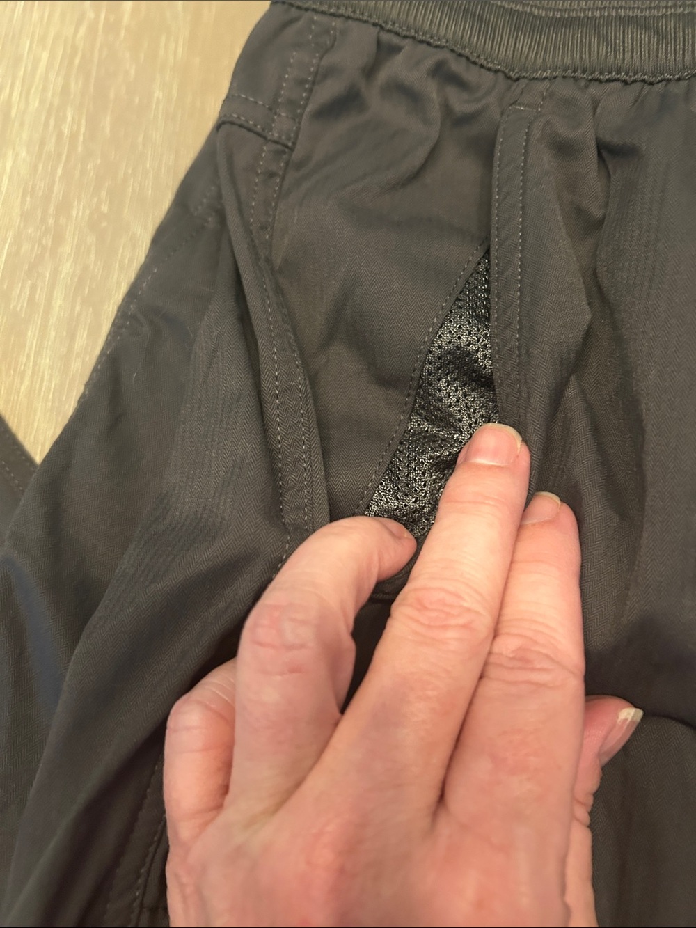 The North Face Black Women's Jogger Waistband crop Pants - Picture 4 of 6